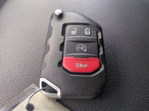 Used 2025 Jeep Wrangler Unlimited Sahara w/ Safety Group AWD/4WD image 32