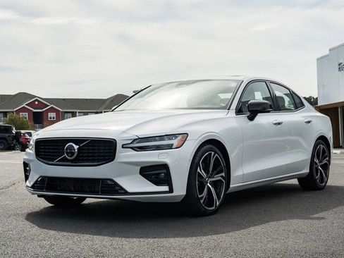 Used 2025 Volvo S60 B5 Plus AWD/4WD image 3