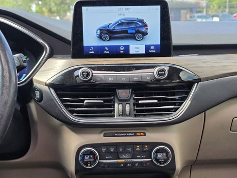 Used 2020 Ford Escape Titanium FWD image 16