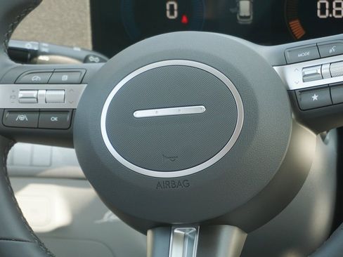 Used 2025 Hyundai Kona SEL image 11