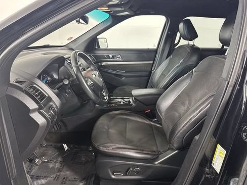 Used 2018 Ford Explorer XLT w/ Equipment Group 202A AWD/4WD image 19