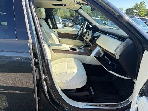 Used 2025 Land Rover Range Rover Long Wheelbase SE AWD/4WD image 10
