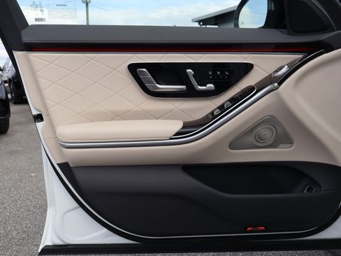 Certified 2025 Mercedes-Benz S 580 4MATIC Sedan image 13