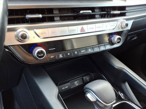 Used 2023 Kia Telluride LX image 27