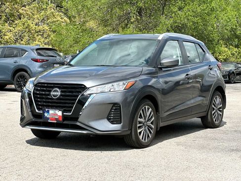 Used 2024 Nissan Kicks SV image 1