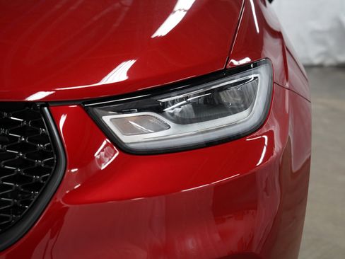 New 2026 Chrysler Pacifica Limited image 16