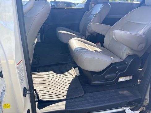 Used 2015 Toyota Sienna Limited Premium AWD/4WD image 6