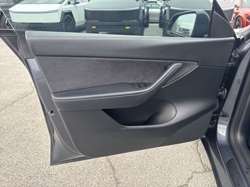 Used 2022 Tesla Model Y Performance image 28