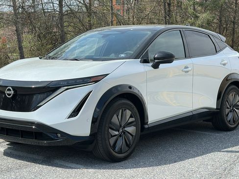 New 2025 Nissan Ariya Platinum image 2