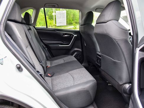 Used 2021 Toyota RAV4 XLE w/ Carpet Mat Package (TMS) AWD/4WD image 11