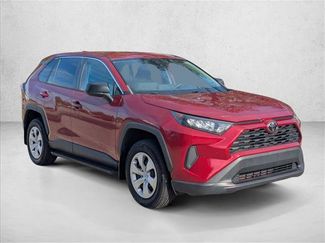 Used 2022 Toyota RAV4 LE video 3