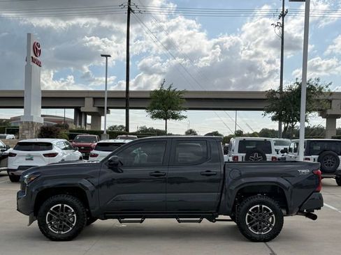 Used 2025 Toyota Tacoma TRD Sport image 4
