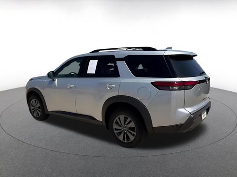 Used 2025 Nissan Pathfinder SV AWD/4WD image 10