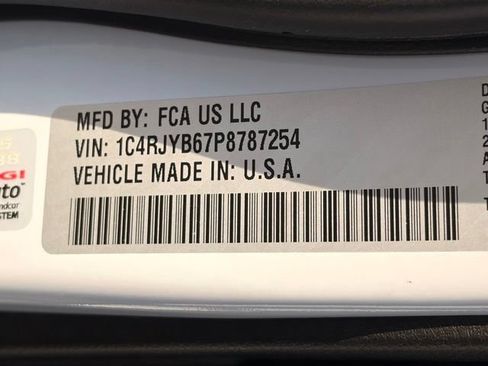 Certified 2023 Jeep Grand Cherokee 4WD 4xe w/ Luxury Tech Group II image 4
