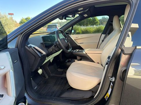 Used 2024 BMW iX xDrive50 w/ Premium Package AWD/4WD image 10