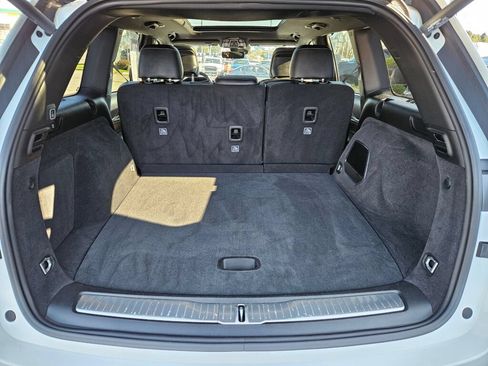 Used 2023 Jeep Grand Cherokee Overland w/ Luxury Tech Group IV AWD/4WD image 13