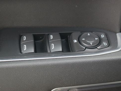 Used 2025 Chevrolet Silverado 1500 LT AWD/4WD image 17