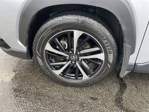 Used 2024 Toyota Corolla Cross XSE w/ Convenience Package image 9