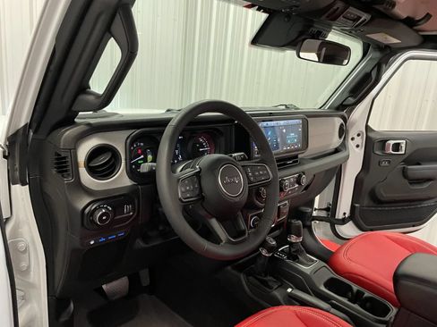 Used 2024 Jeep Wrangler Unlimited w/ Convenience Group AWD/4WD image 38
