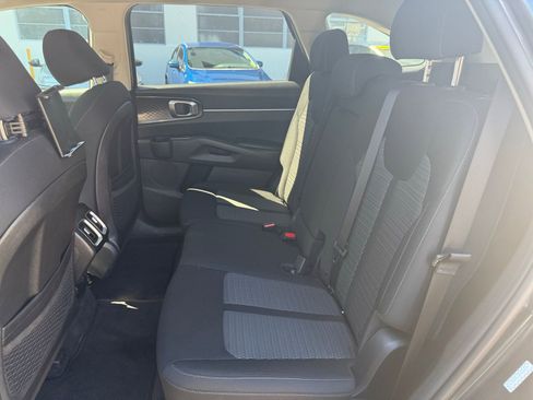 Used 2023 Kia Sorento LX image 12