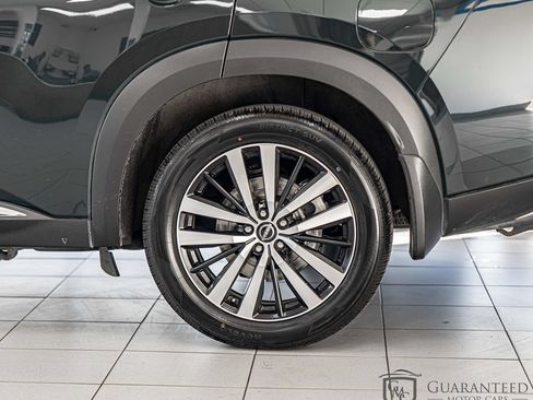 Used 2024 Nissan Pathfinder Platinum AWD/4WD image 8