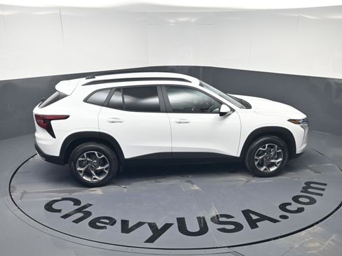 Used 2025 Chevrolet Trax LT w/ Driver Confidence Package image 32