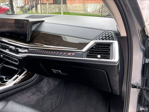 Used 2024 BMW X7 xDrive40i image 21