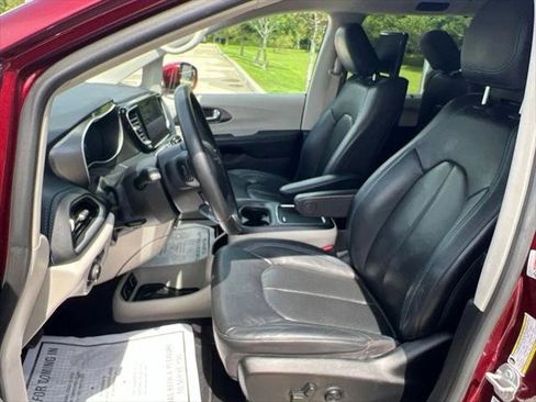Certified 2021 Chrysler Pacifica Touring-L w/ Uconnect Theater Family Group FWD image 38