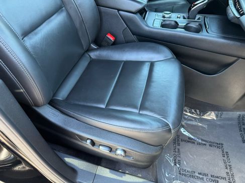 Used 2025 Cadillac XT4 Premium Luxury FWD image 32