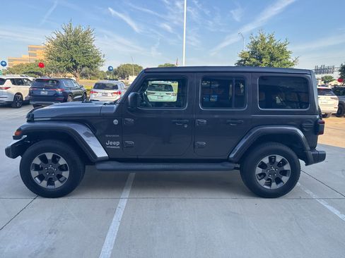 Used 2019 Jeep Wrangler Unlimited Sahara AWD/4WD image 3