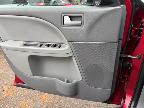 Used 2005 Ford Five Hundred SEL image 19