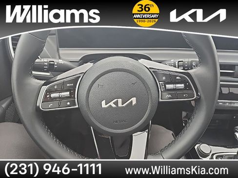 Used 2025 Kia Seltos EX w/ EX Sunroof Package image 13