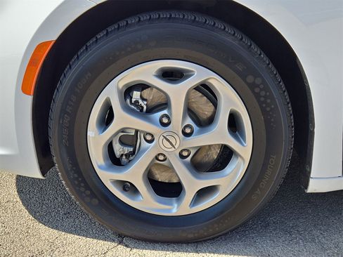 Used 2023 Chrysler Pacifica Limited image 11