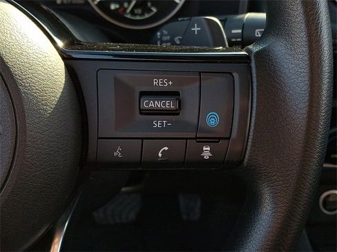 Used 2023 Nissan Rogue SV image 23