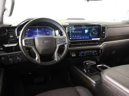 Used 2024 Chevrolet Silverado 1500 LT Trail Boss image 2