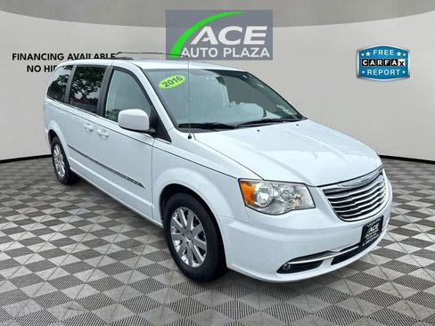 Used 2016 Chrysler Town & Country Touring FWD image 1