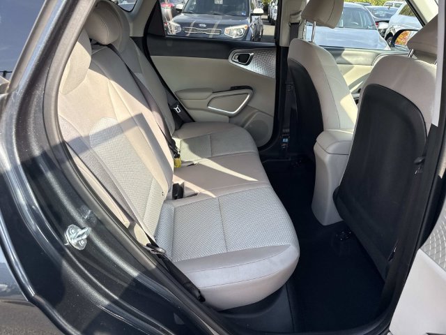 Used 2025 Kia Soul LX w/ LX Technology Package FWD image 11