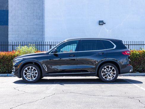 Used 2022 BMW X5 xDrive40i w/ Premium Package AWD/4WD image 3