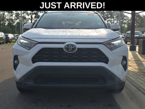 Used 2019 Toyota RAV4 XLE w/ Convenience Package FWD image 2