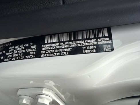 Used 2023 Jeep Renegade Latitude w/ Sun/Sound Group AWD/4WD image 32
