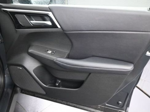 Used 2025 Mitsubishi Outlander SE AWD/4WD image 13
