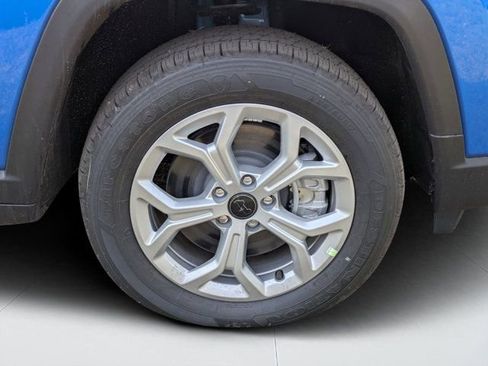 New 2026 Jeep Compass Latitude image 9