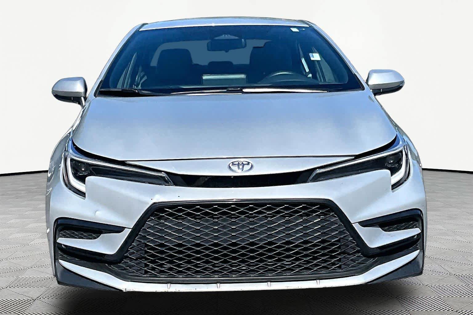 Certified 2025 Toyota Corolla SE FWD image 4