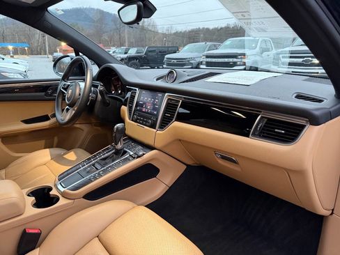 Used 2017 Porsche Macan image 19