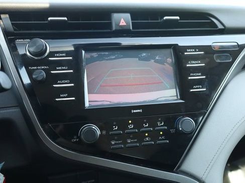 Used 2020 Toyota Camry LE FWD image 17