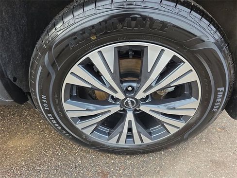 Certified 2022 Nissan Rogue SV image 10