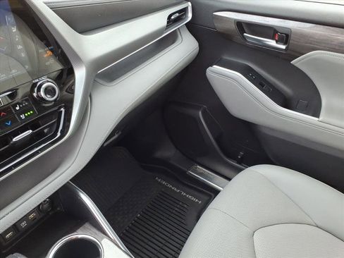 Used 2021 Toyota Highlander Platinum image 31