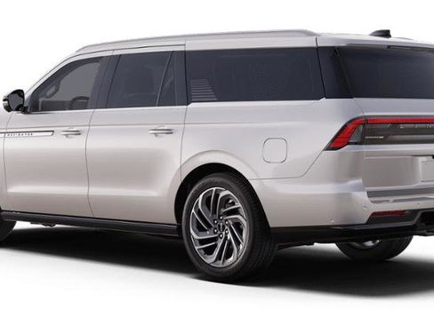 New 2025 Lincoln Navigator L Reserve image 25