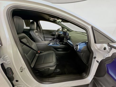 Used 2024 Chevrolet Equinox EV LT FWD image 33