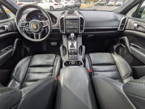 Used 2016 Porsche Cayenne Turbo image 20